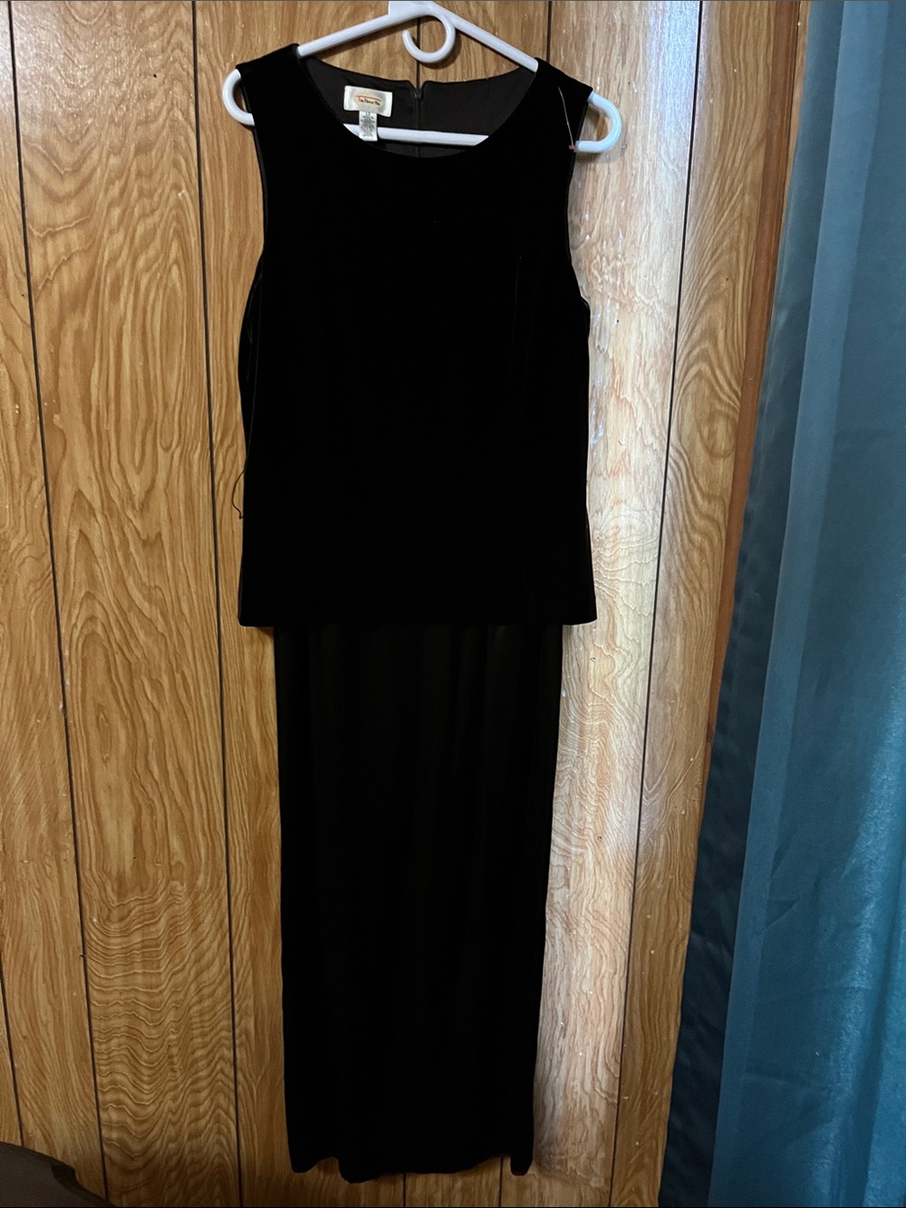 Sleeveless Black Evening Dress